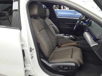 صورة مصغرة 12 لـ 2024 BMW 5 SERIES