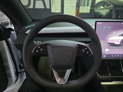 TESLA MODEL Y - 8