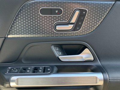 MERCEDES-BENZ EQB - 9