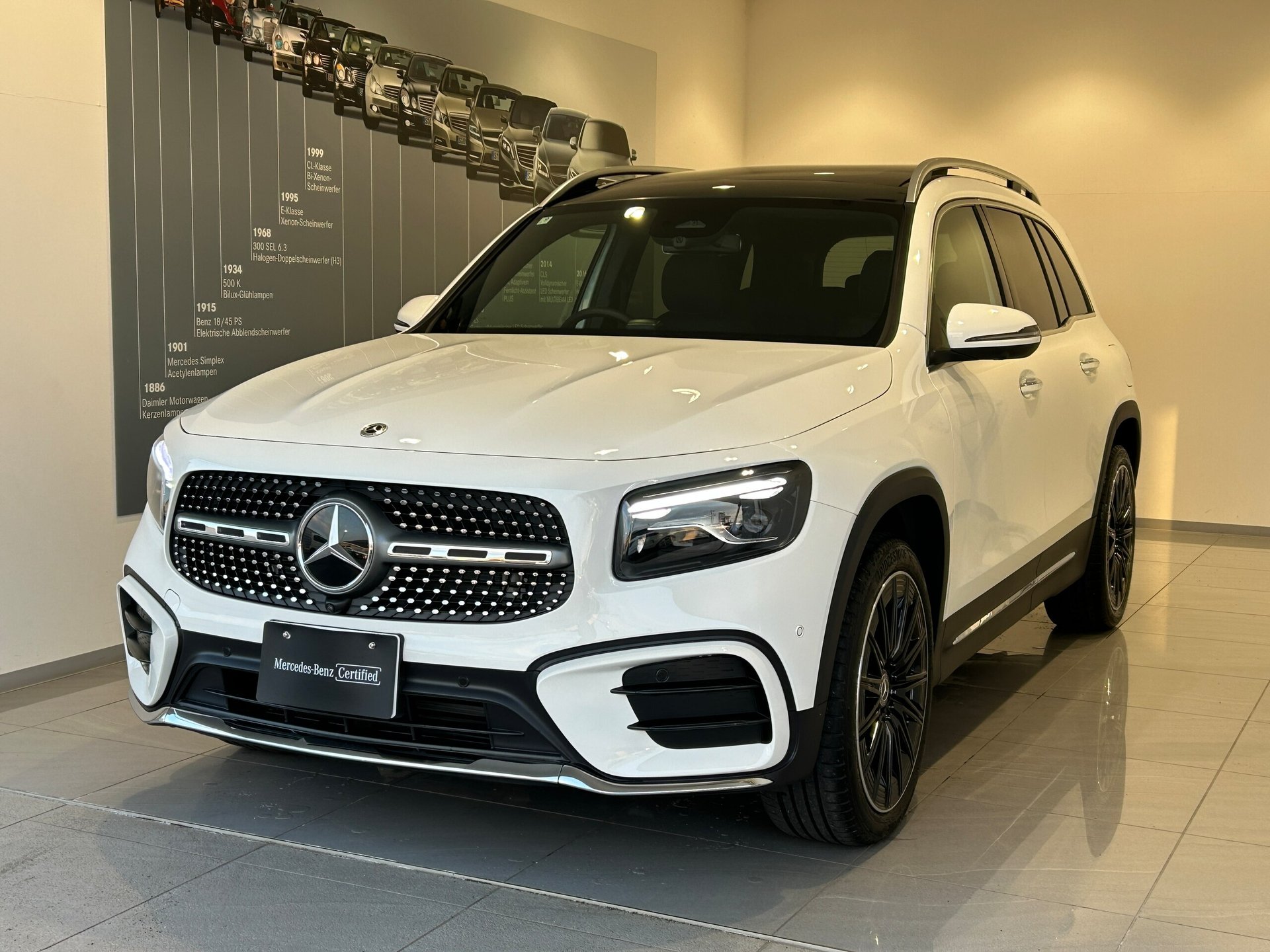 MERCEDES-BENZ GLB - View 1