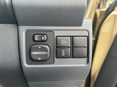 TOYOTA LAND CRUISER 70 - 7