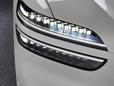 2024 Genesis GV70 photo 9