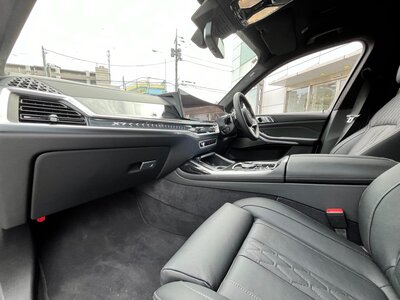 BMW X7 2024 thumbnail 3
