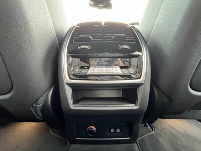 BMW X7 2024 thumbnail 8