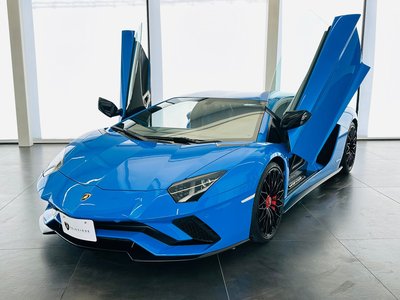 LAMBORGHINI AVENTADOR - 1