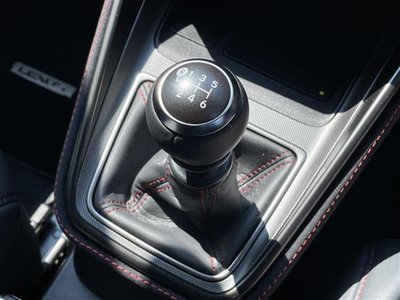 2025 Lexus LBX — миниатюра 16