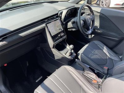 2025 Lexus LBX — миниатюра 25