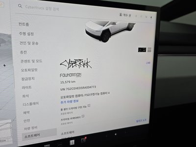 TESLA CYBERTRUCK - 8