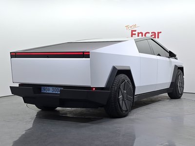 TESLA CYBERTRUCK - 3