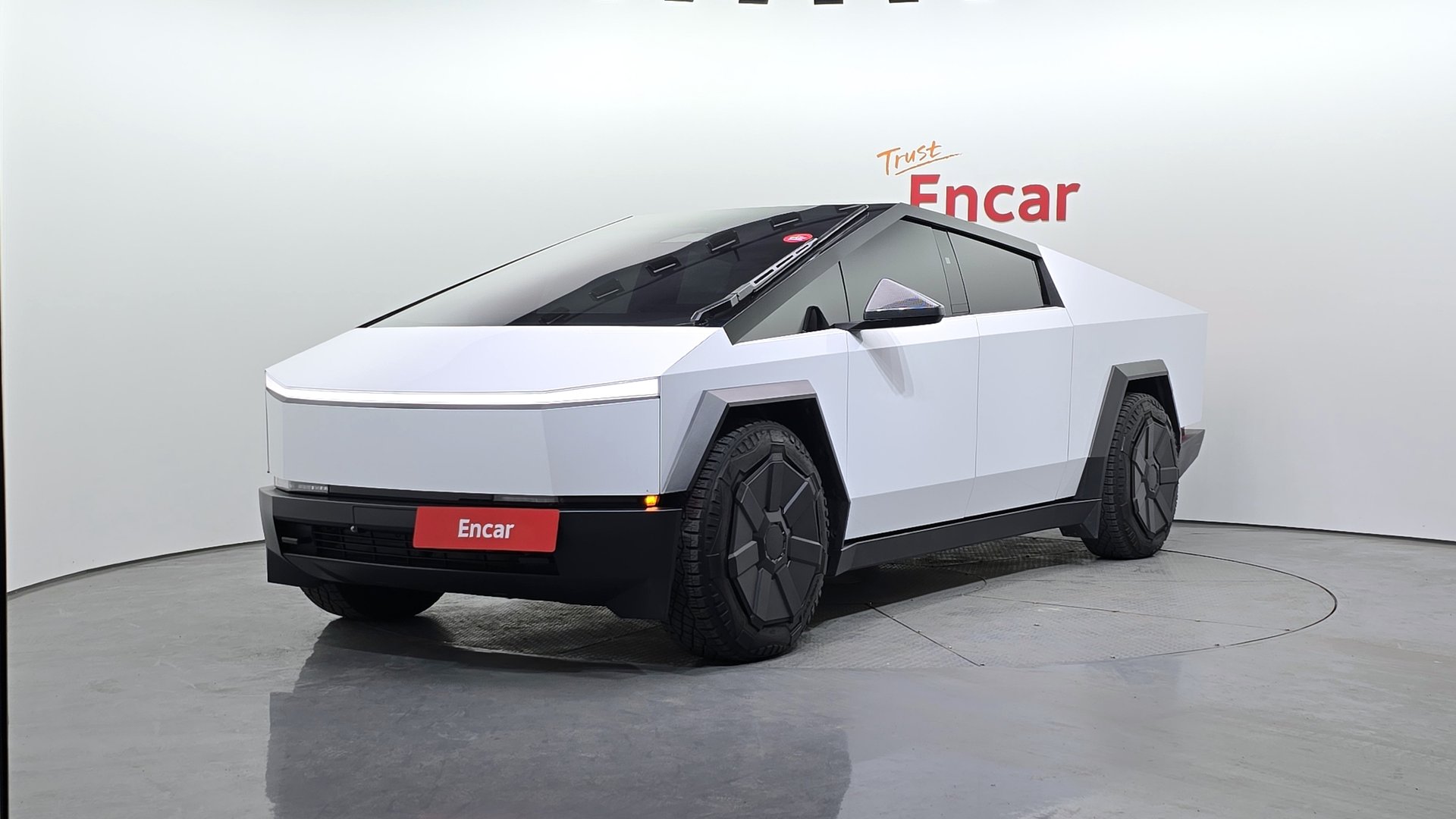 TESLA CYBERTRUCK - View 1