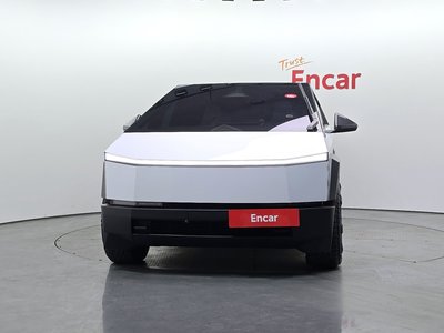 TESLA CYBERTRUCK - 2