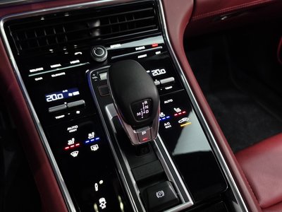 2019 Porsche PANAMERA photo 9