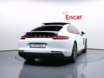 2019 Porsche PANAMERA photo 4