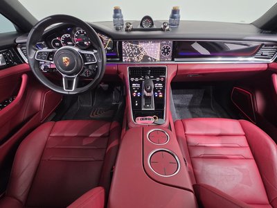 2019 Porsche PANAMERA photo 5