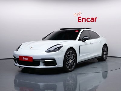 2019 Porsche PANAMERA photo 1