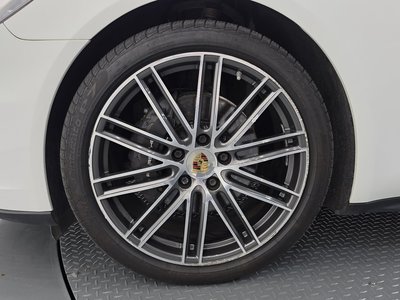 2019 Porsche PANAMERA photo 6