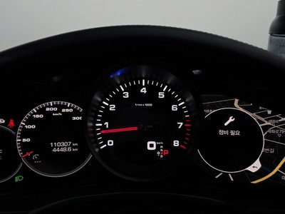 2019 Porsche PANAMERA photo 8