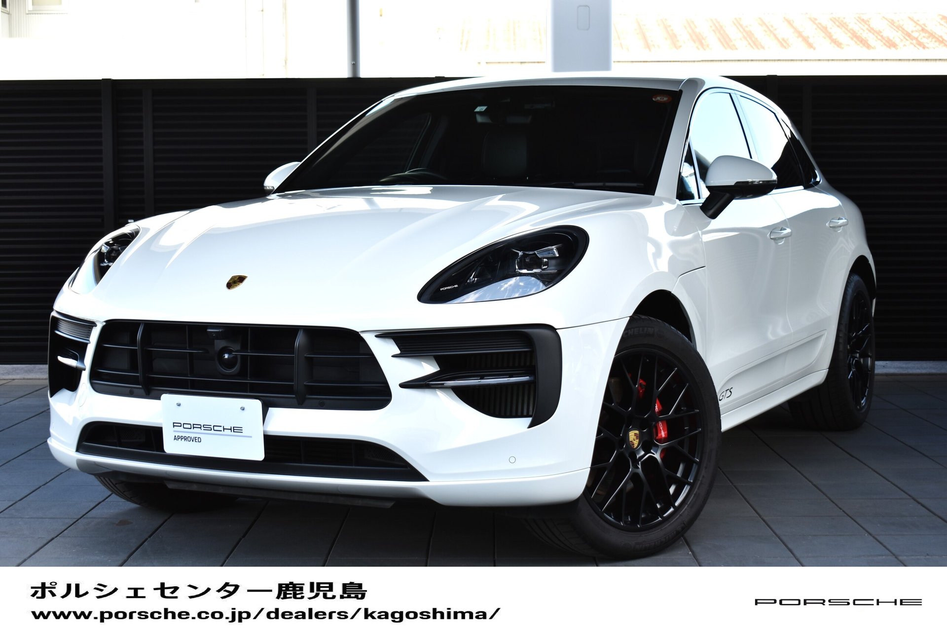 PORSCHE MACAN - View 1