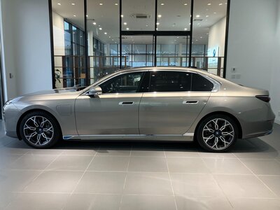 BMW I7 - 7