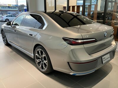 BMW I7 - 9