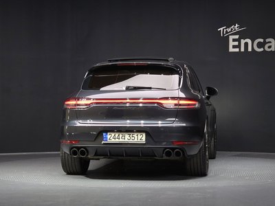 PORSCHE MACAN - 4