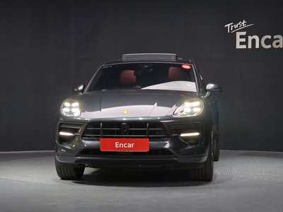 PORSCHE MACAN - 2