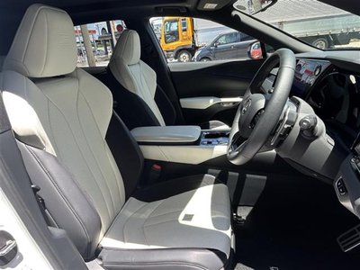 2025 Lexus RX thumbnail 31