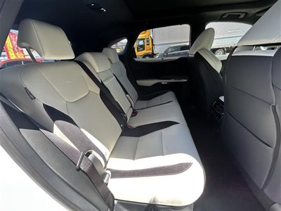 2025 Lexus RX thumbnail 32