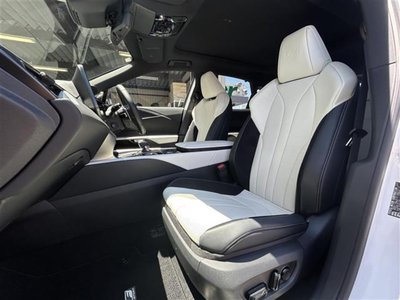 2025 Lexus RX thumbnail 30