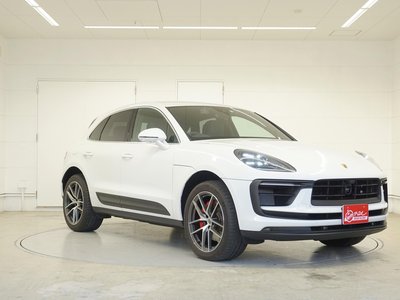 PORSCHE MACAN - 8