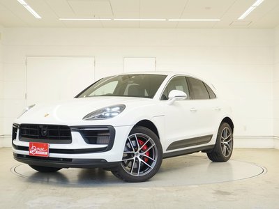 PORSCHE MACAN - 1