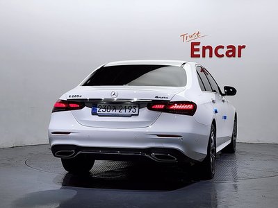 MERCEDES-BENZ E-CLASS - 3