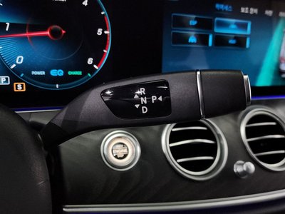 MERCEDES-BENZ E-CLASS - 9