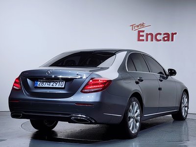 MERCEDES-BENZ E-CLASS - 4