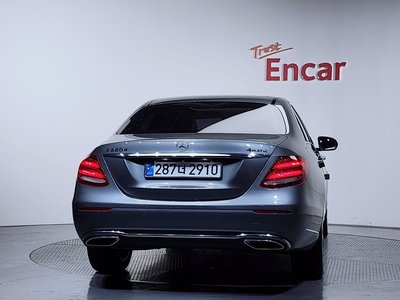 MERCEDES-BENZ E-CLASS - 3