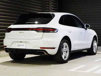 PORSCHE MACAN - 2