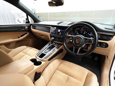 PORSCHE MACAN - 4