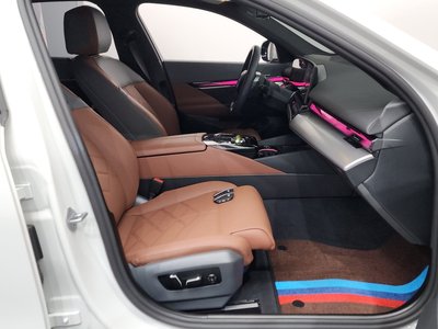 صورة مصغرة 11 لـ 2025 BMW 5 SERIES