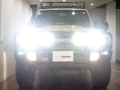 TOYOTA LAND CRUISER 70 - 6