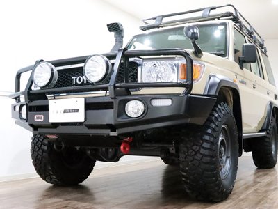 TOYOTA LAND CRUISER 70 - 3