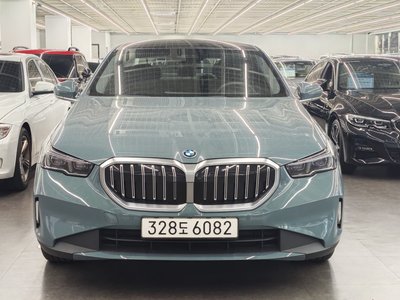 2025 BMW 5 SERIES 照片 3