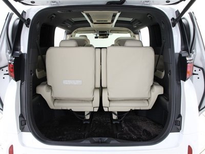 2024 Toyota ALPHARD photo 35