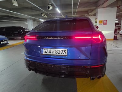 LAMBORGHINI URUS - 4