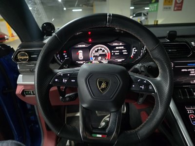 LAMBORGHINI URUS - 6