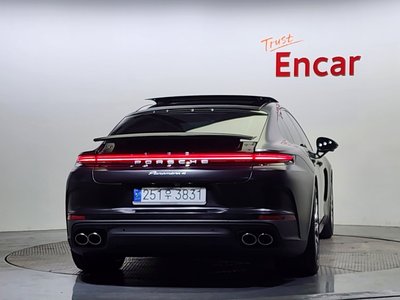 PORSCHE PANAMERA - 4