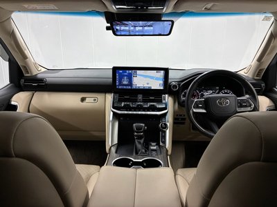صورة 4 لـ 2023 Toyota LAND CRUISER 300