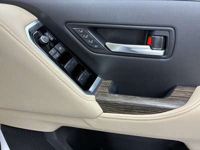صورة مصغرة 24 لـ 2023 Toyota LAND CRUISER 300