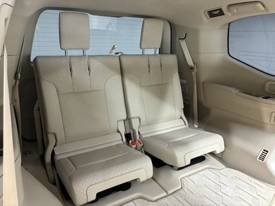 صورة 8 لـ 2023 Toyota LAND CRUISER 300