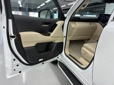 صورة مصغرة 43 لـ 2023 Toyota LAND CRUISER 300