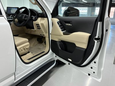 صورة مصغرة 22 لـ 2023 Toyota LAND CRUISER 300